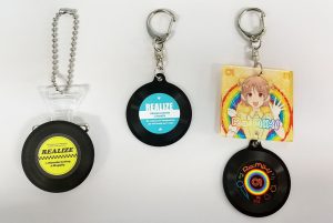 新キーホルダー紹介】音楽を身に付けよう！「レコードキーホルダー