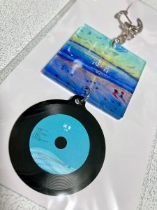 ボカロPの海霧(かいむ)のレコードキーホルダー実物画像