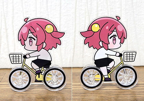 走るアクスタ