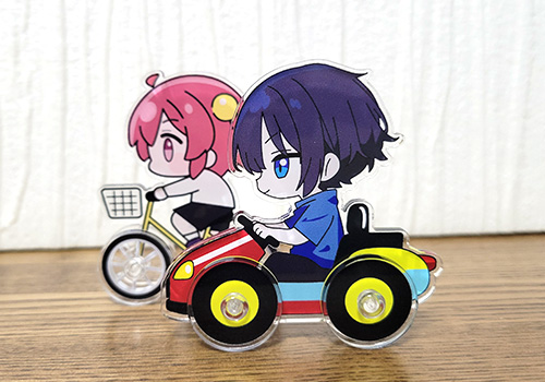 走るアクスタ